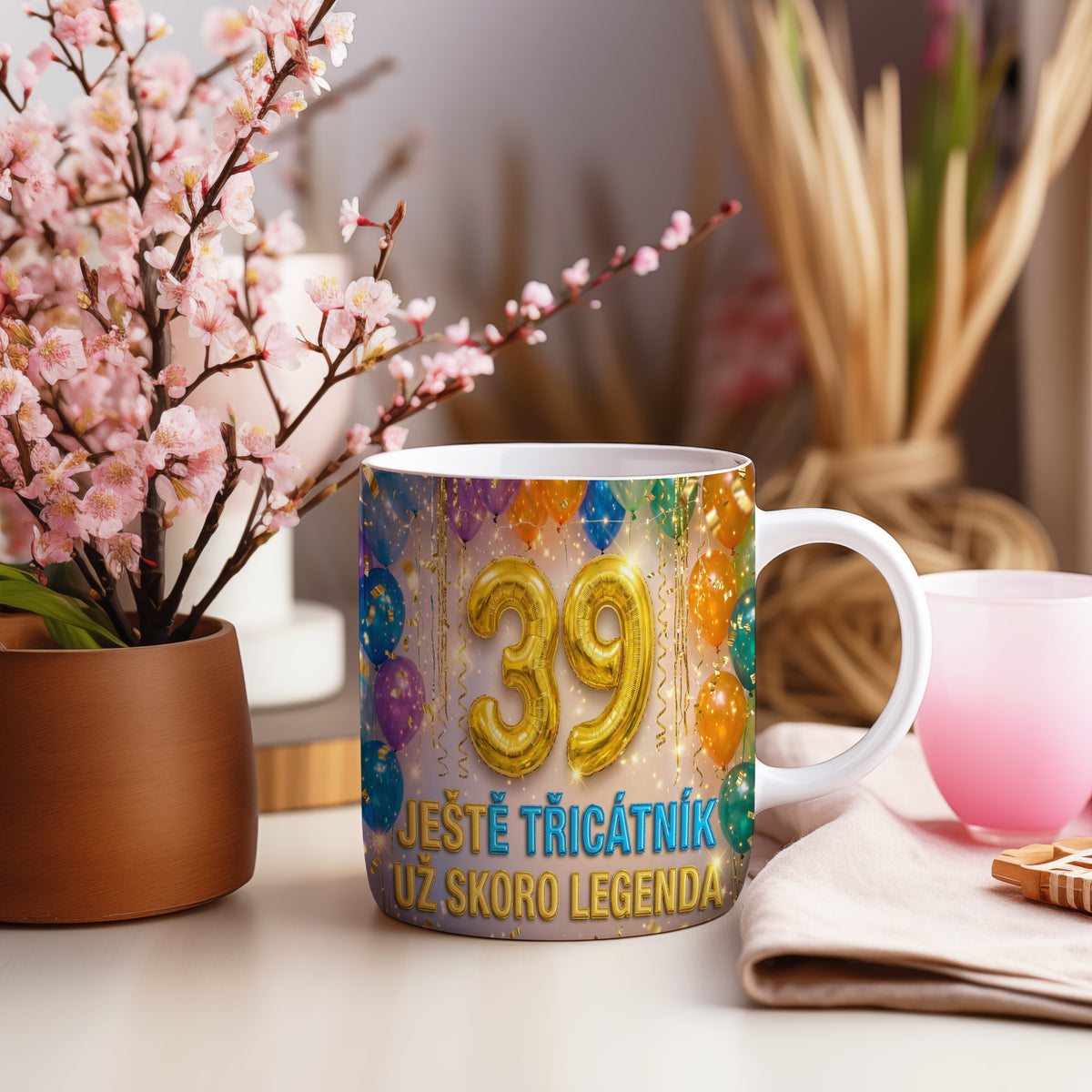 Narozeninový hrnek 39 let – JEŠTĚ TŘICÁTNÍK, UŽ SKORO LEGENDA