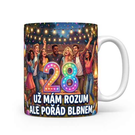 Narozeninový hrnek s číslem 28 a sloganem.