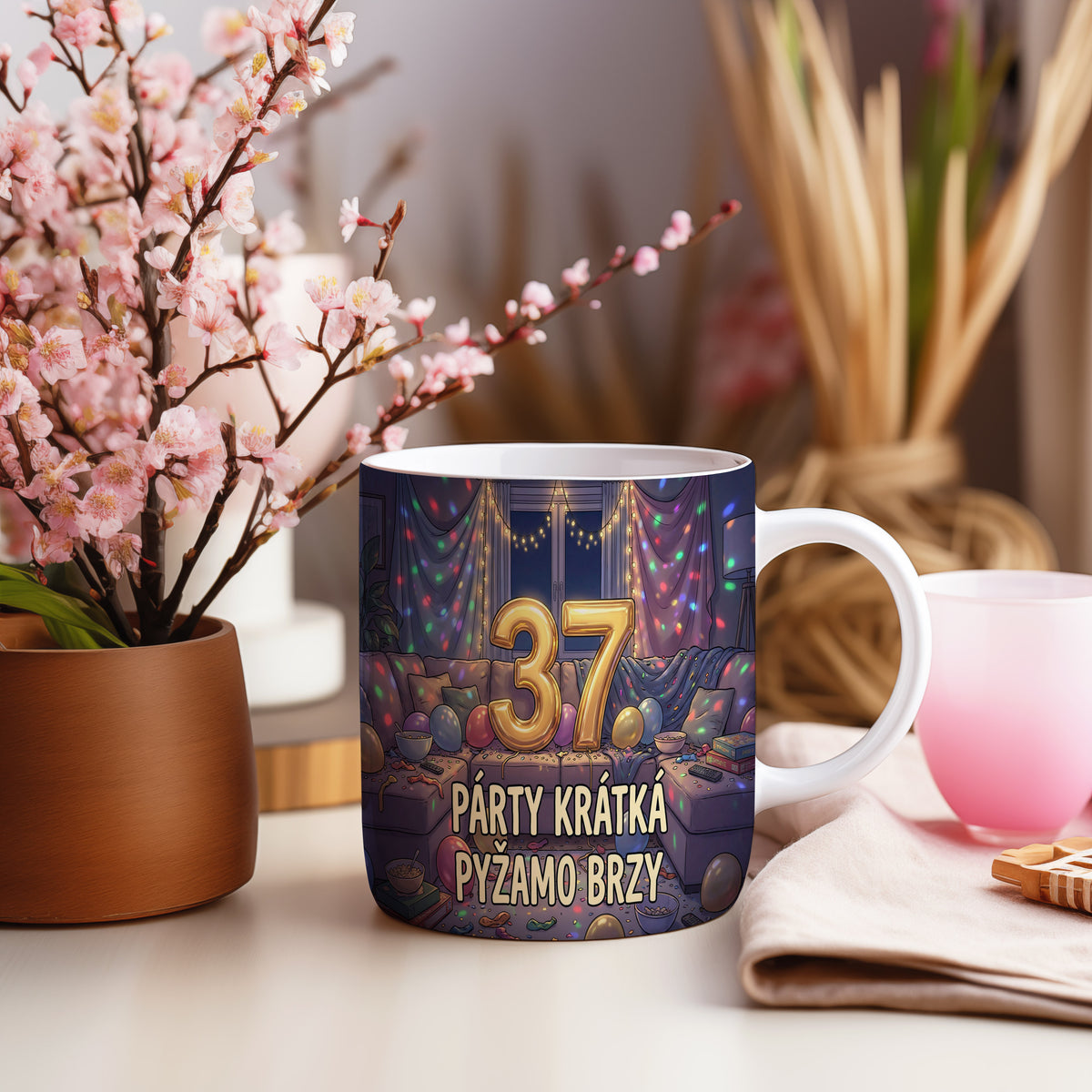 Narozeninový hrnek 37 let – PÁRTY KRÁTKÁ PYŽAMO BRZY