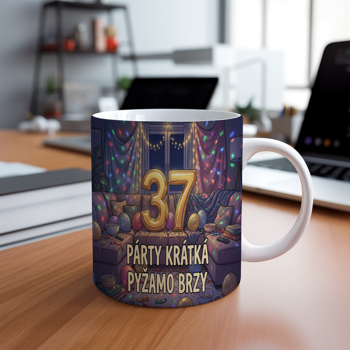 Narozeninový hrnek 37 let – PÁRTY KRÁTKÁ PYŽAMO BRZY