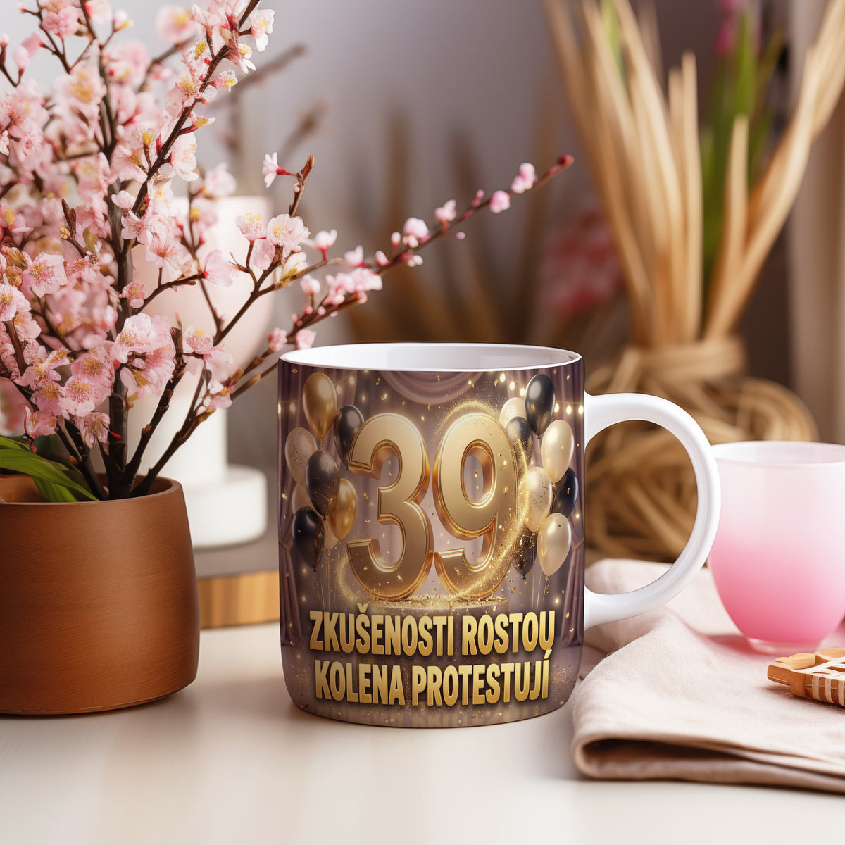Narozeninový hrnek 39 let – ZKUŠENOSTI ROSTOU, KOLENA PROTESTUJÍ