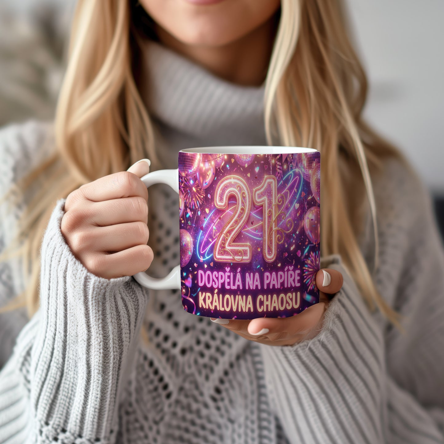 Narozeninový hrnek 21 let – DOSPĚLÁ NA PAPÍŘE KRÁLOVNA CHAOSU