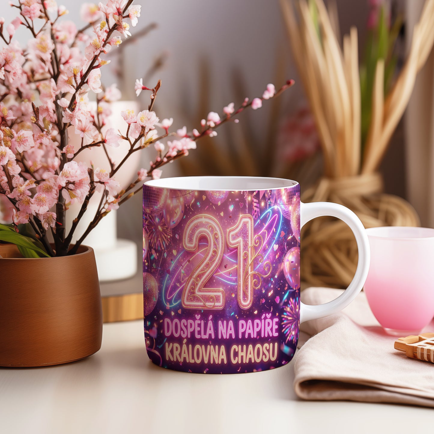 Narozeninový hrnek 21 let – DOSPĚLÁ NA PAPÍŘE KRÁLOVNA CHAOSU