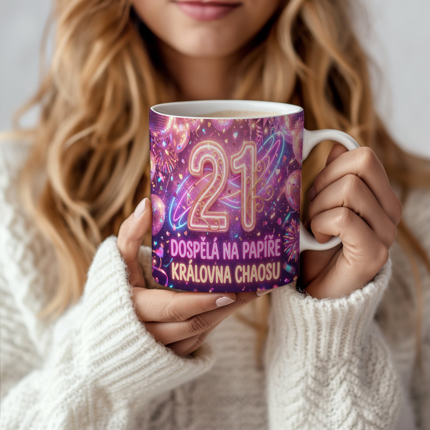 Narozeninový hrnek 21 let – DOSPĚLÁ NA PAPÍŘE KRÁLOVNA CHAOSU
