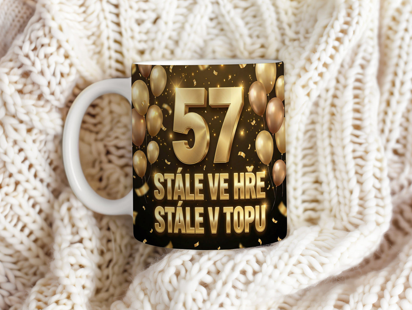 Narozeninový hrnek 57 let – STÁLE VE HŘE, STÁLE V TOPU