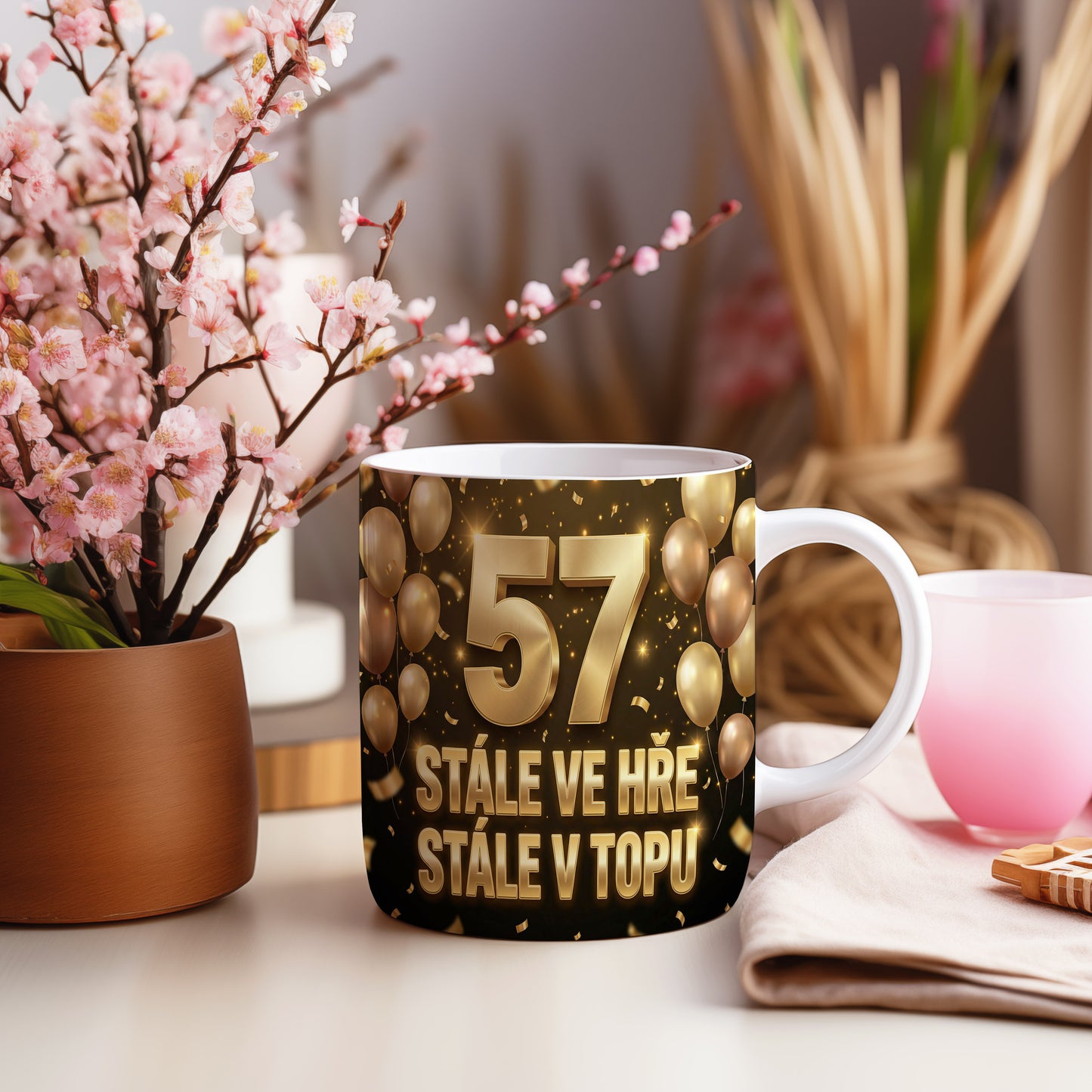 Narozeninový hrnek 57 let – STÁLE VE HŘE, STÁLE V TOPU