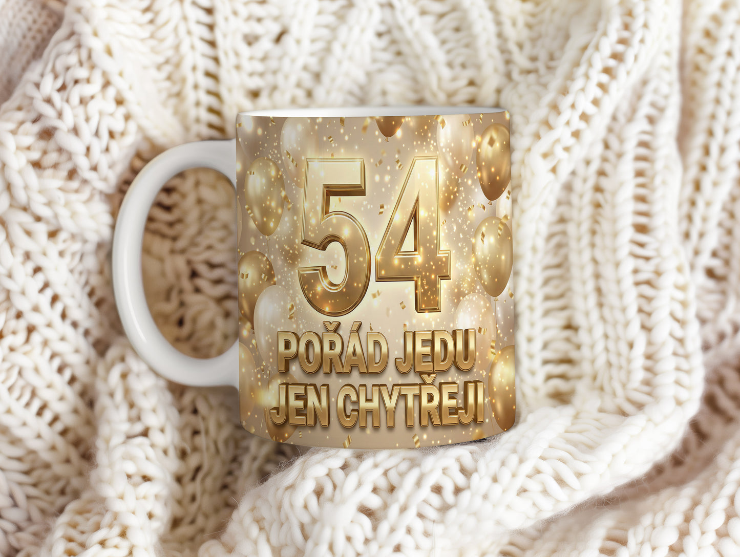 Narozeninový hrnek 54 let – POŘÁD JEDU JEN CHYTŘEJI