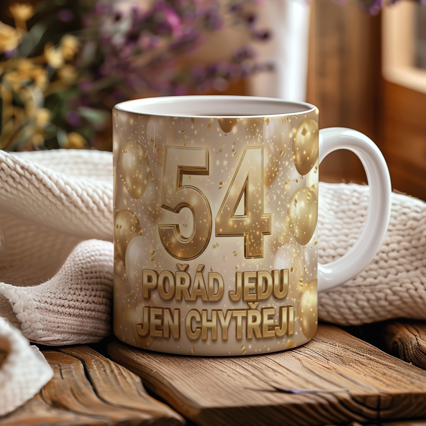 Narozeninový hrnek 54 let – POŘÁD JEDU JEN CHYTŘEJI