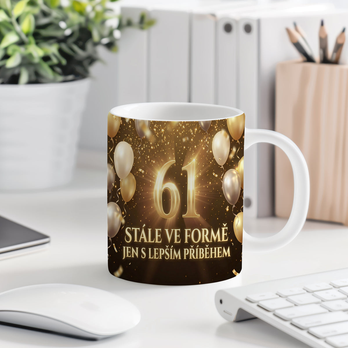 Narozeninový hrnek 61 let – STÁLE VE FORMĚ, JEN S LEPŠÍM PŘÍBĚHEM
