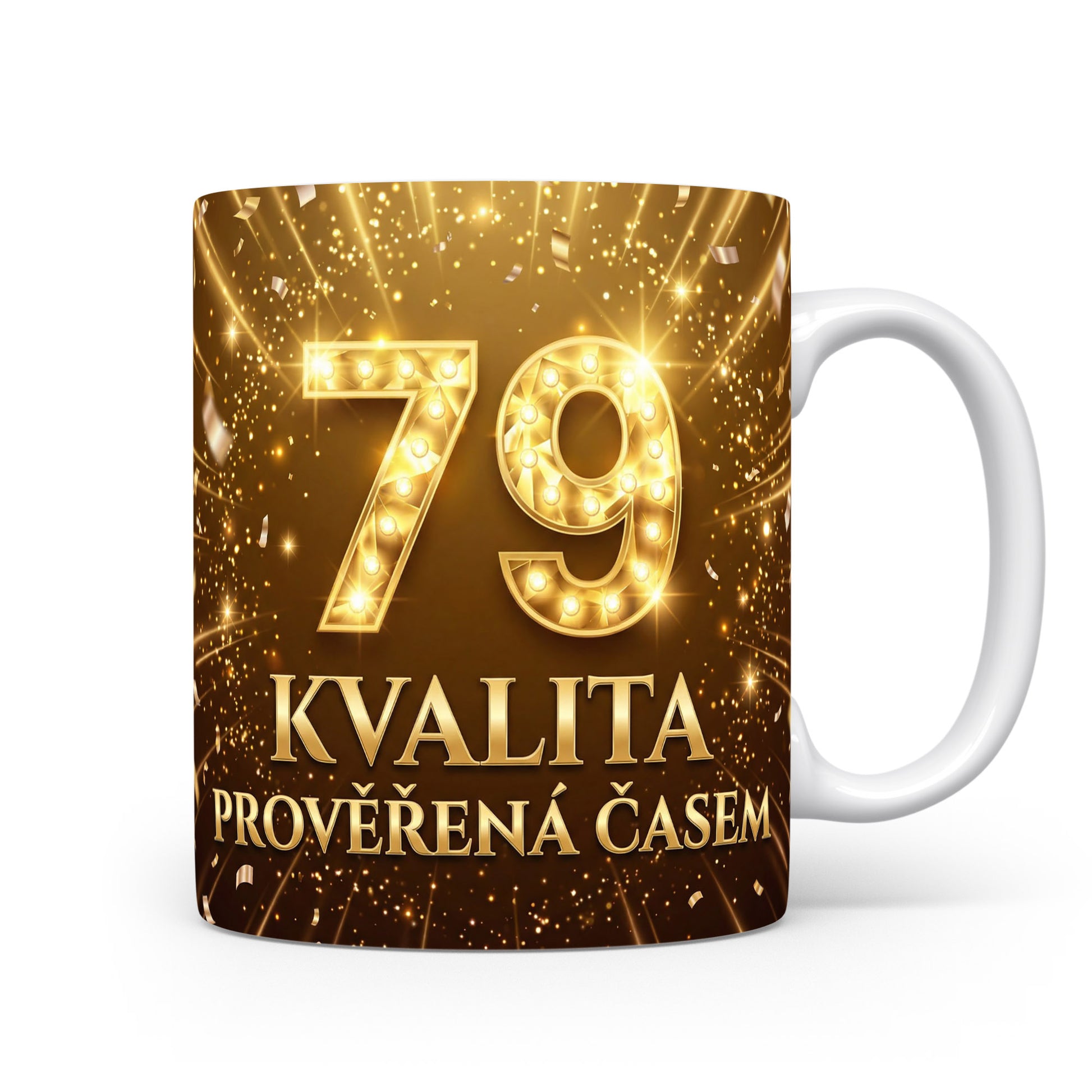Hnědý hrnek s číslem 79 a nápisem KVALITA PROVĚŘENÁ ČASEM