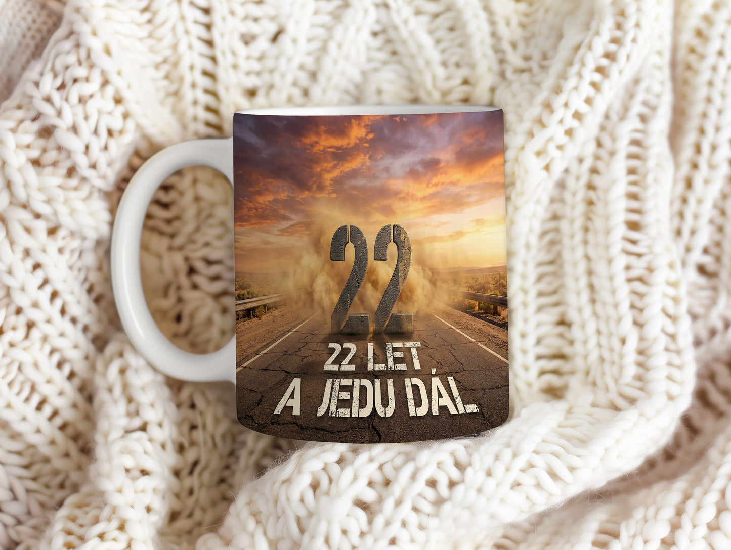 Narozeninový hrnek 22 let – 22 LET, A JEDU DÁL