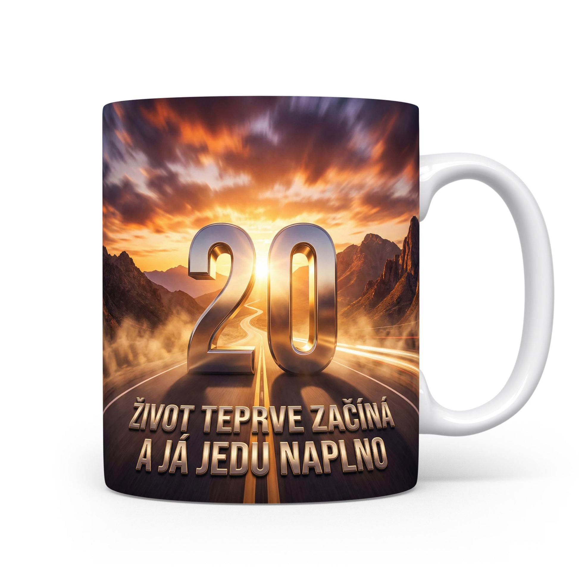 Hrnček s číslem 20 a sloganem ŽIVOT TEPRVE ZAČÍNÁ A JÁ JEDU NAPLNO