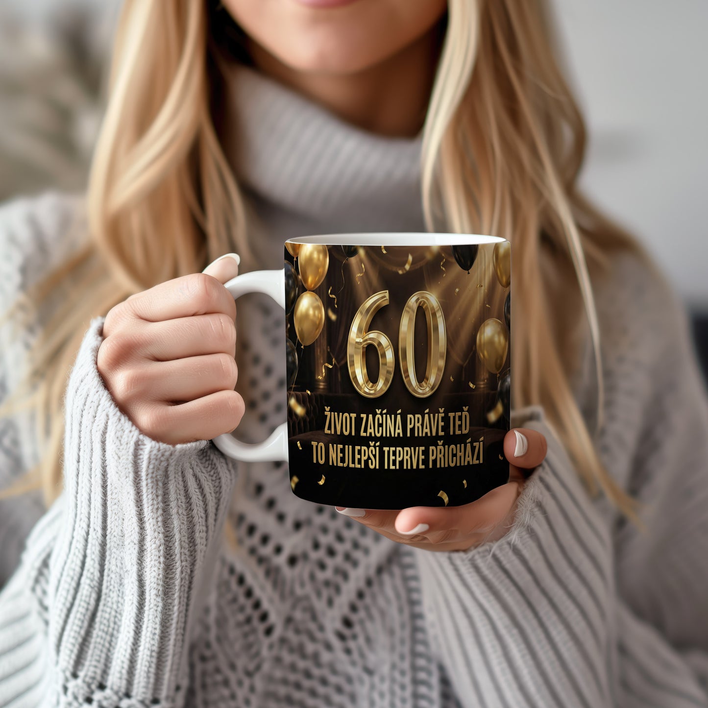 Narozeninový hrnek 60 let – ŽIVOT ZAČÍNÁ PRÁVĚ TEĎ TO NEJLEPŠÍ TEPRVE PŘICHÁZÍ