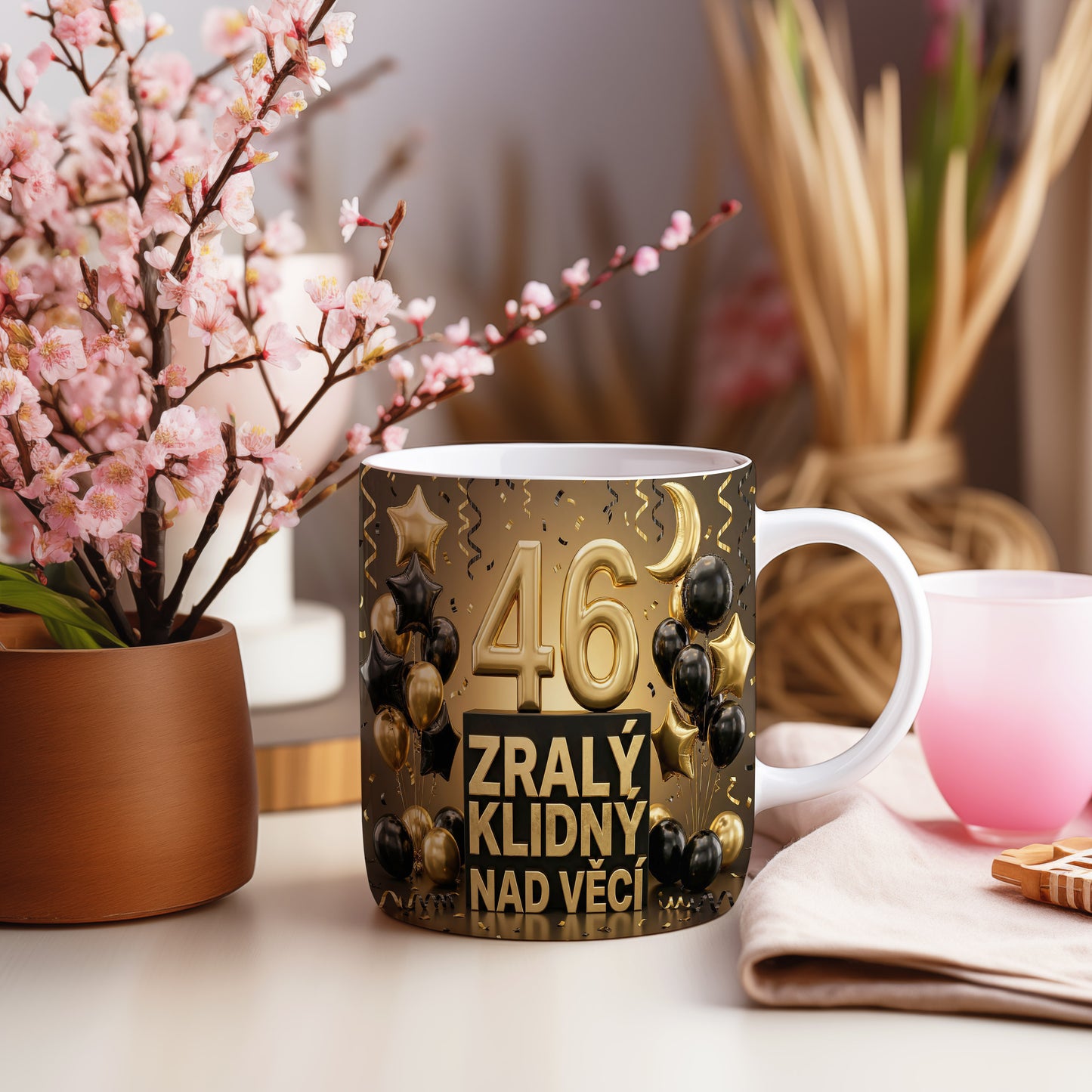 Narozeninový hrnek 46 let – ZRALÝ KLIDNÝ NAD VĚCÍ