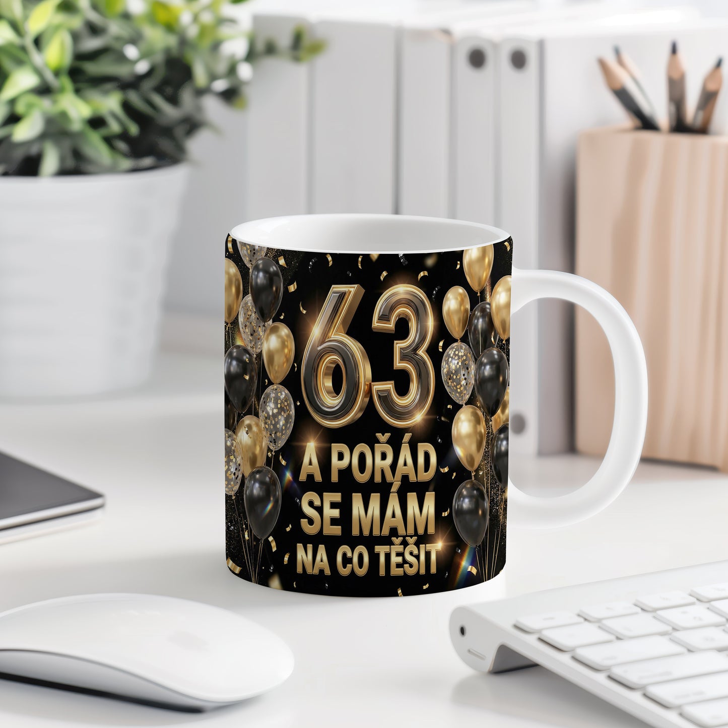 Narozeninový hrnek 63 let – A POŘÁD SE MÁM NA CO TĚŠIT