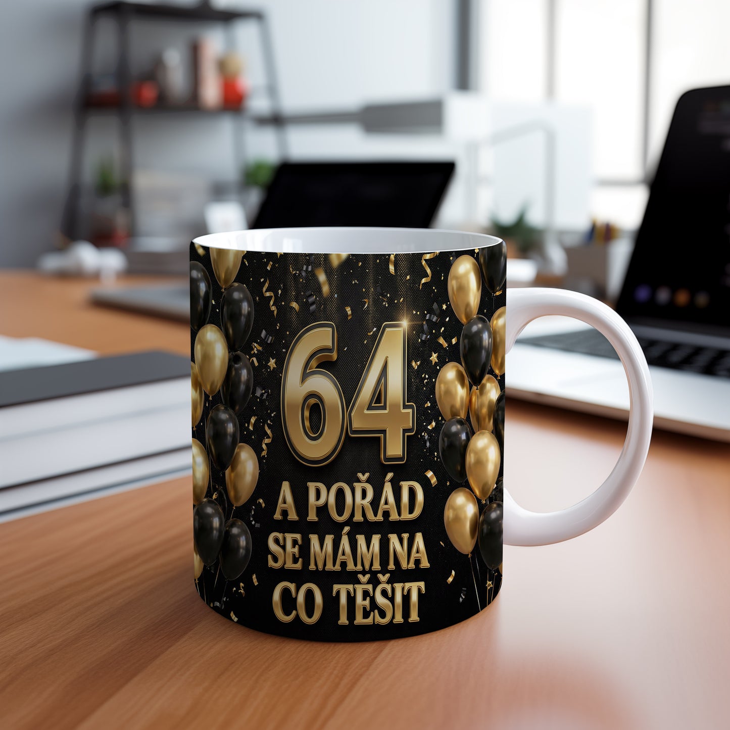 Narozeninový hrnek 64 let – A POŘÁD SE MÁM NA CO TĚŠIT