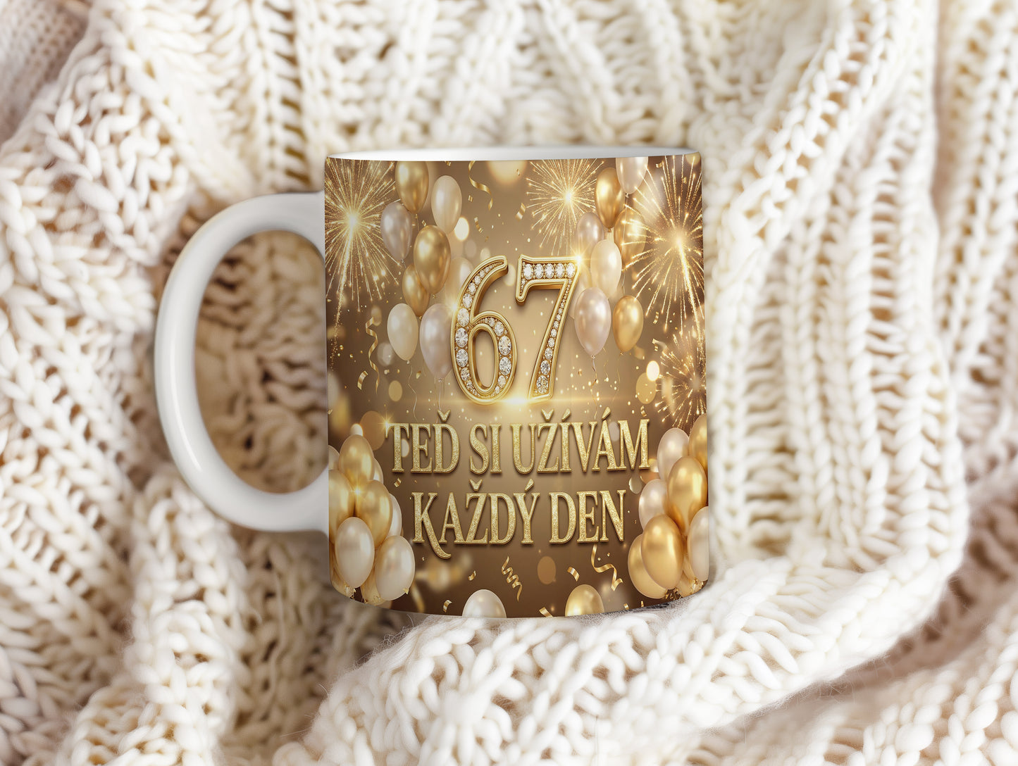 Narozeninový hrnek 67 let – TEĎ SI UŽÍVÁM KAŽDÝ DEN
