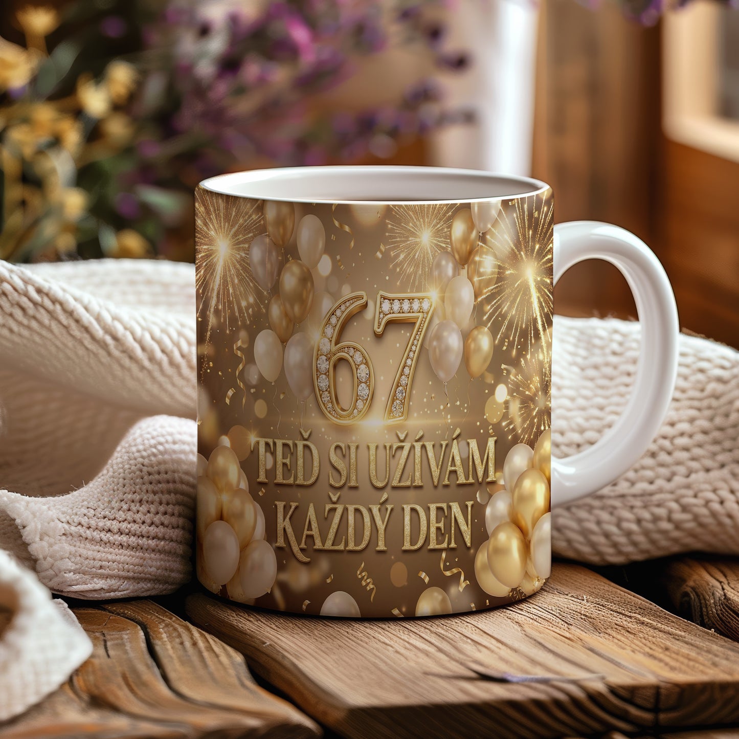 Narozeninový hrnek 67 let – TEĎ SI UŽÍVÁM KAŽDÝ DEN