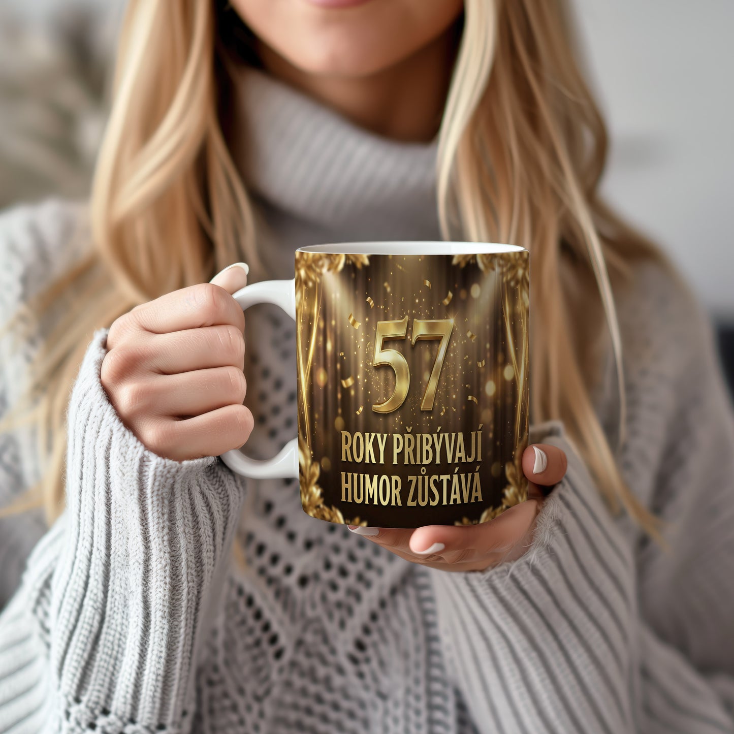 Narozeninový hrnek 57 let – ROKY PŘIBÝVAJÍ, HUMOR ZŮSTÁVÁ