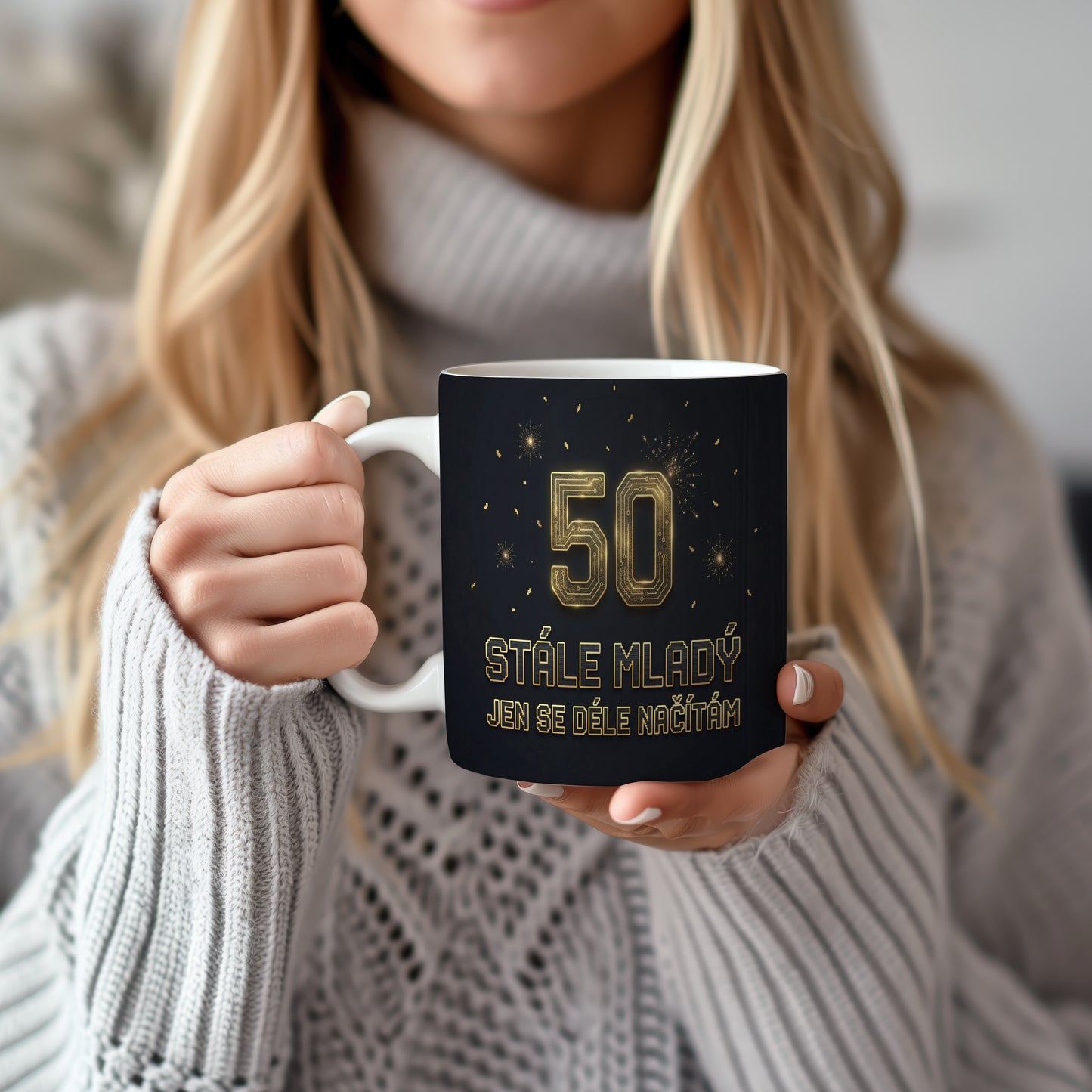 Narozeninový hrnek 50 let – STÁLE MLADÝ JEN SE DÉLE NAČÍTÁM