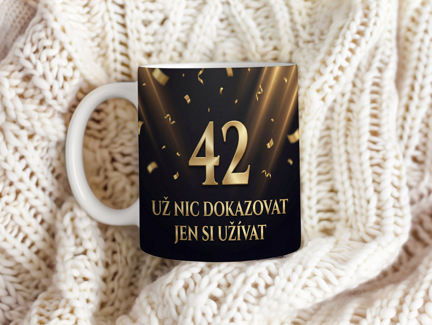 Narozeninový hrnek 42 let – UŽ NIC DOKAZOVAT JEN SI UŽÍVAT
