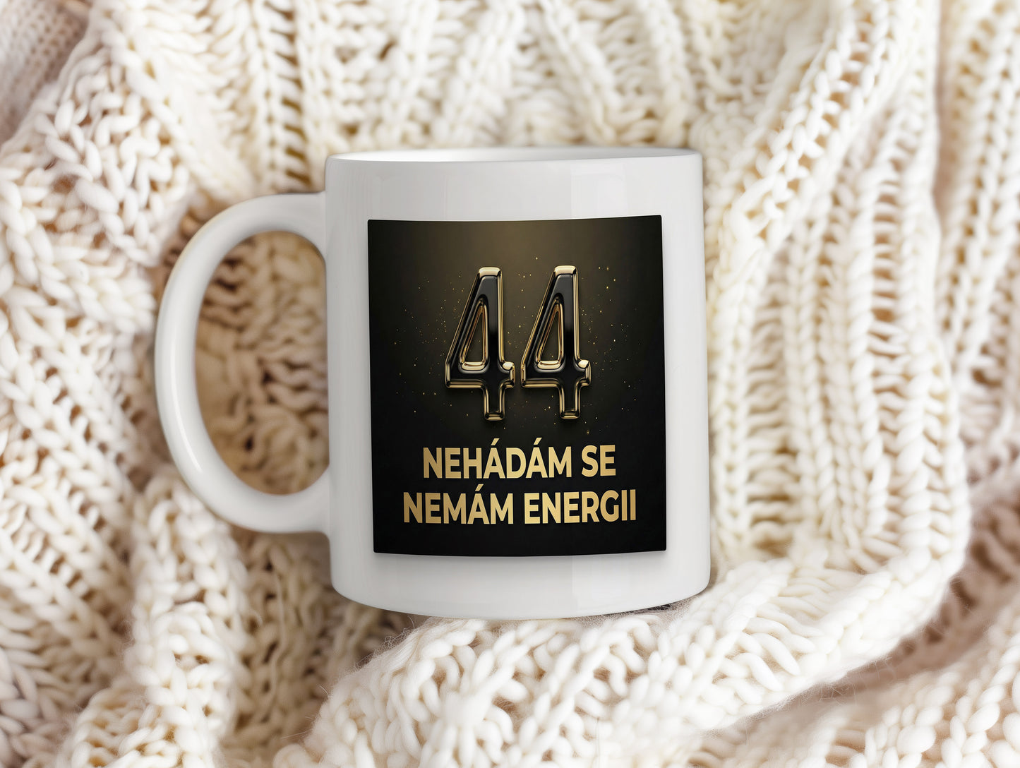 Narozeninový hrnek 44 let – NEHÁDÁM SE NEMÁM ENERGII