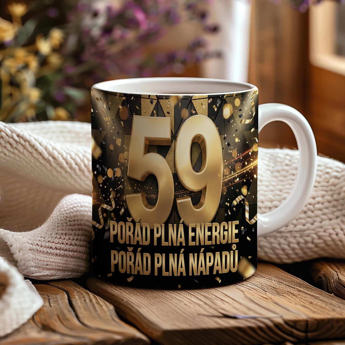 Narozeninový hrnek 59 let – POŘÁD PLNÁ ENERGIE POŘÁD PLNÁ NÁPADŮ