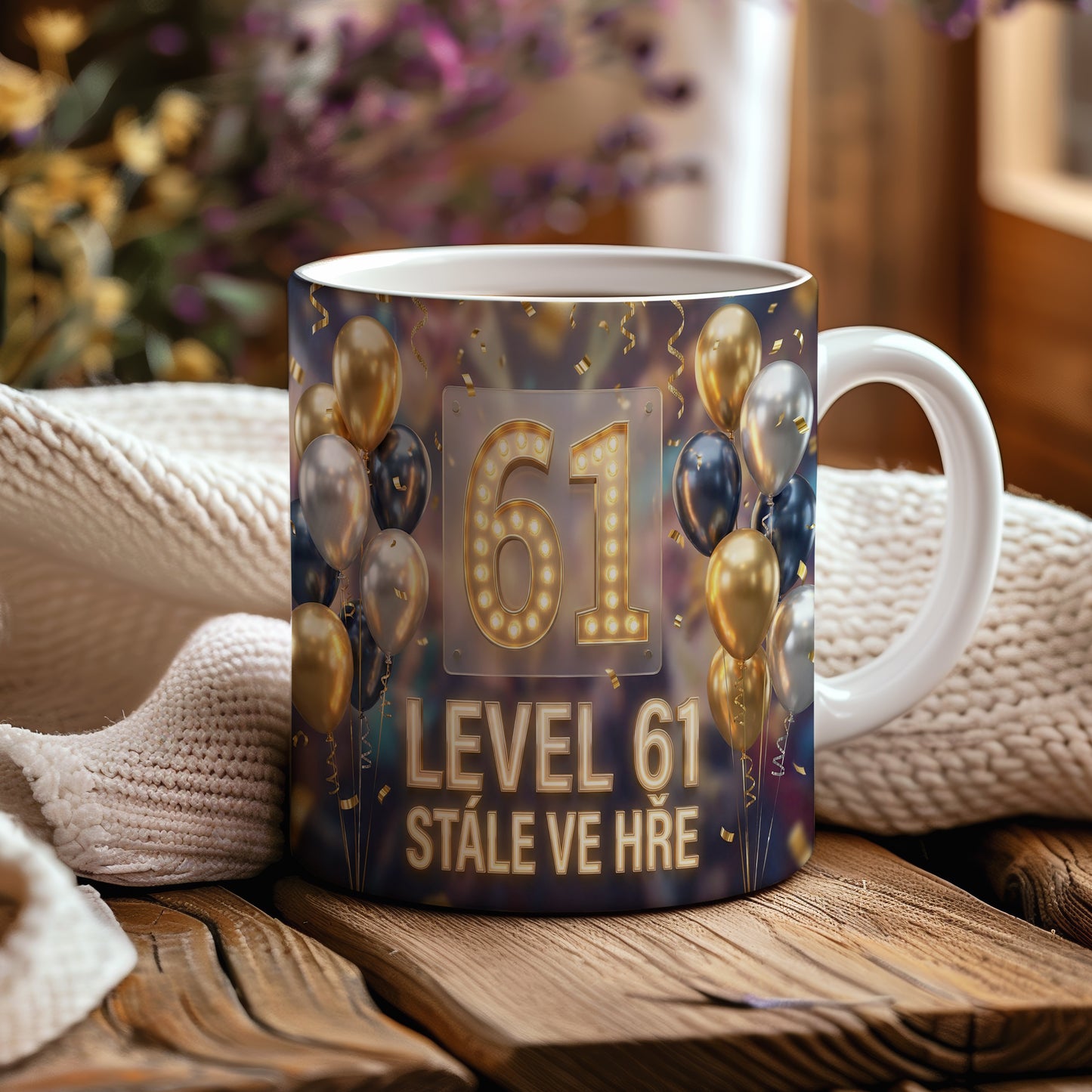 Narozeninový hrnek 61 let – LEVEL 61 STÁLE VE HŘE