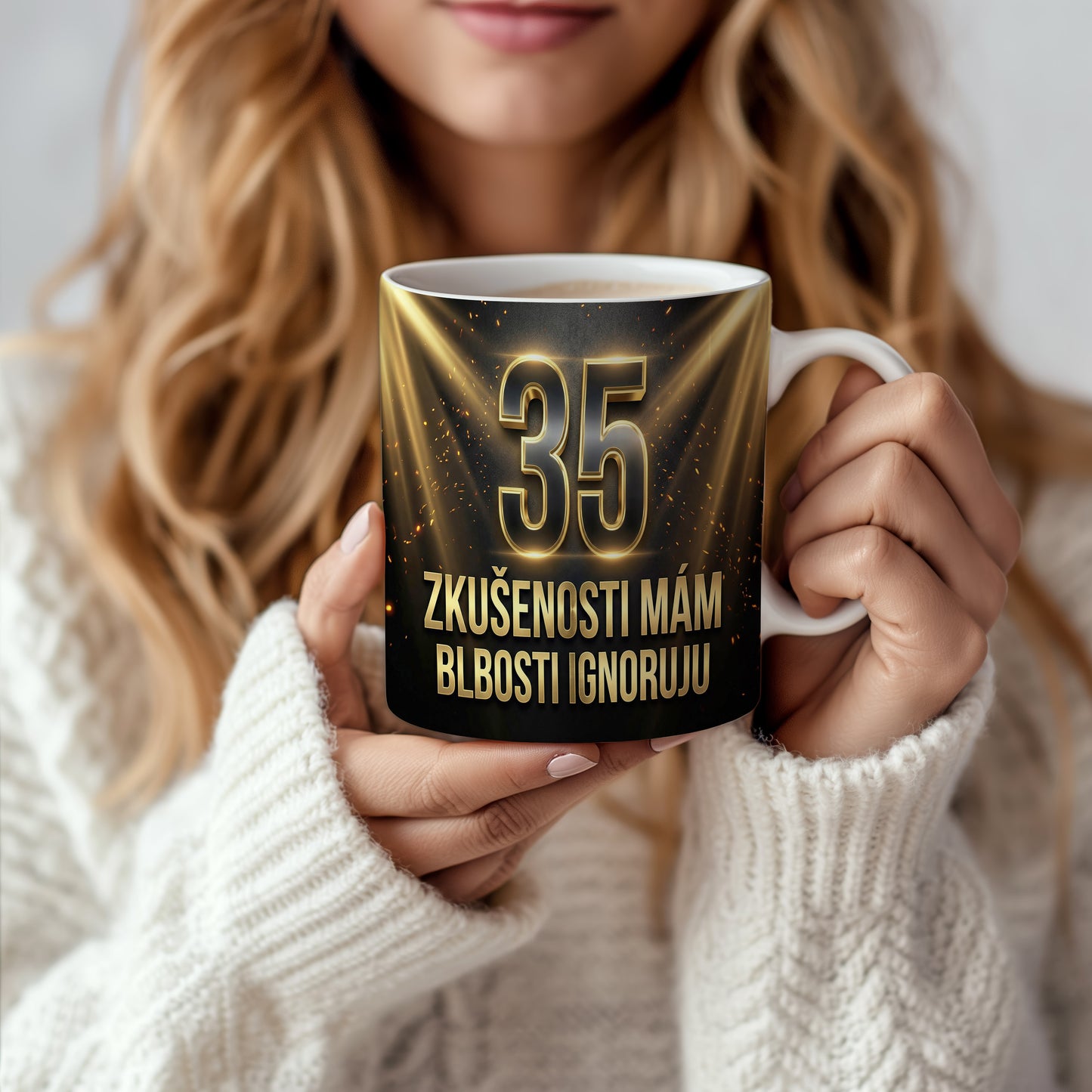 Narozeninový hrnek 35 let – ZKUŠENOSTI MÁM, BLBOSTI IGNORUJU