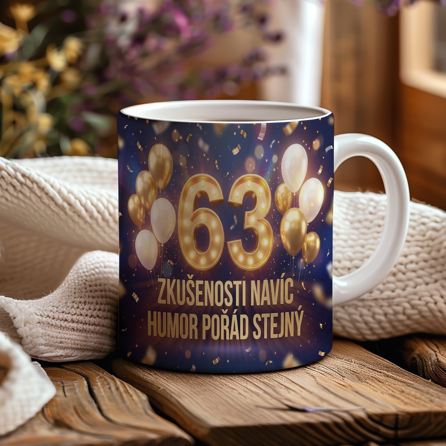Narozeninový hrnek 63 let – ZKUŠENOSTI NAVÍC HUMOR POŘÁD STEJNÝ