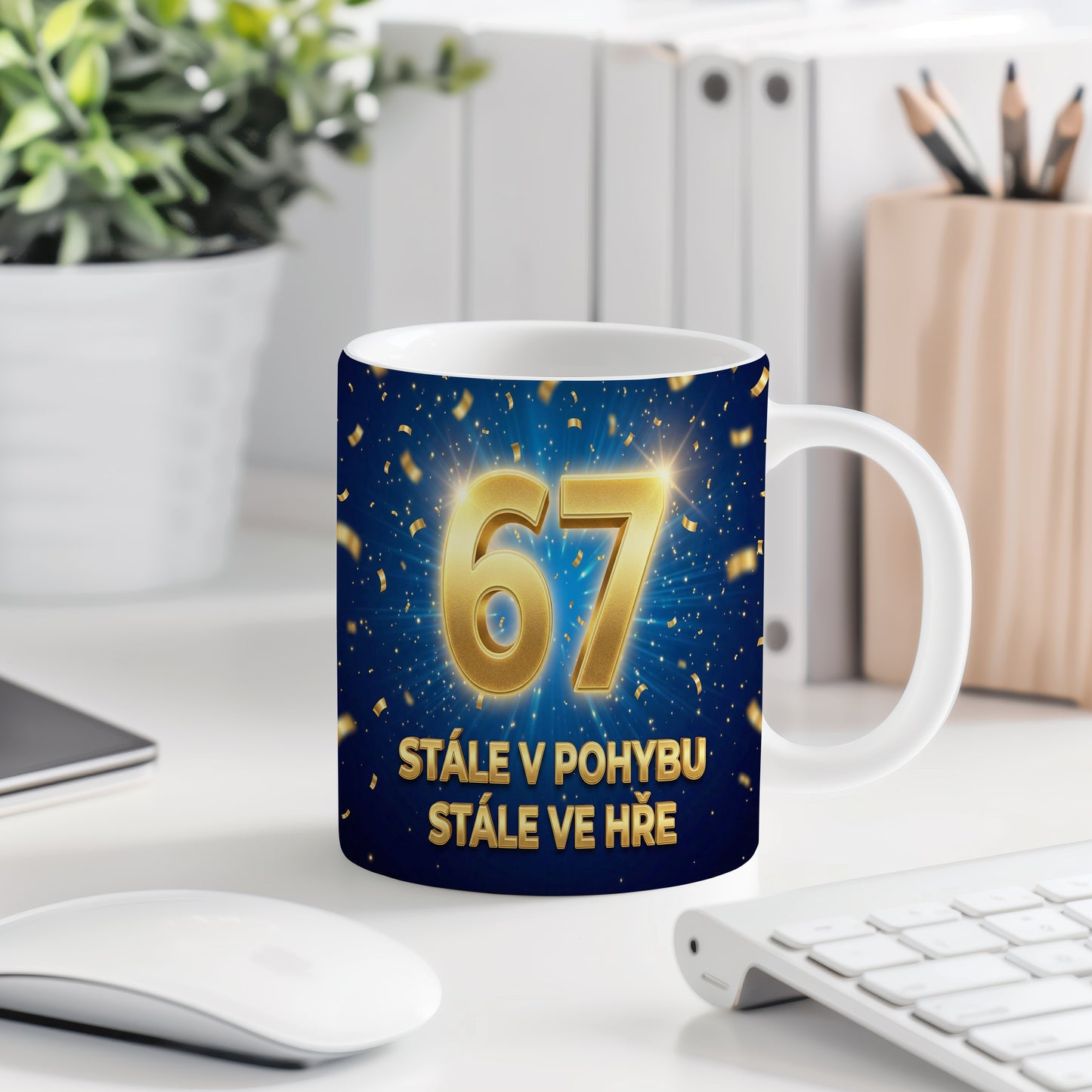 Narozeninový hrnek 67 let – STÁLE V POHYBU, STÁLE VE HŘE