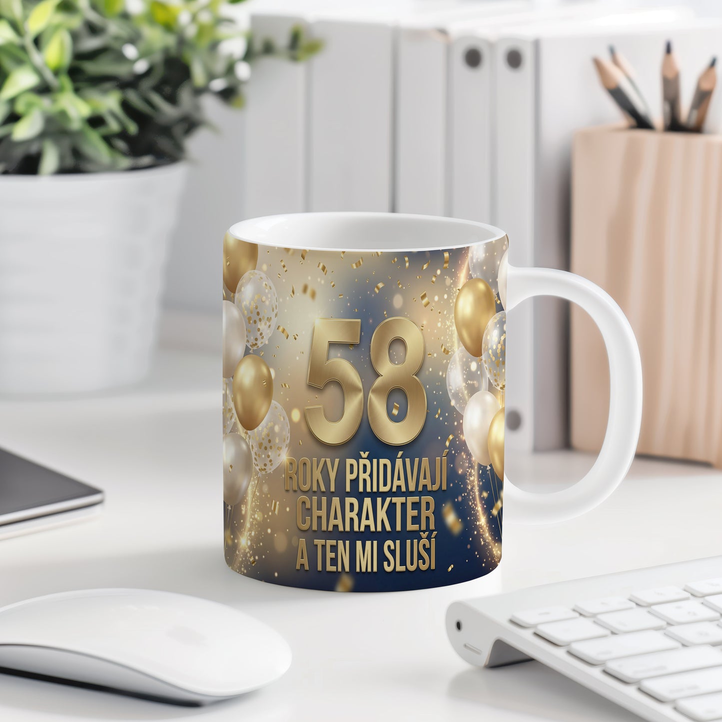 Narozeninový hrnek 58 let – ROKY PŘIDÁVAJÍ CHARAKTER A TEN MI SLUŠÍ