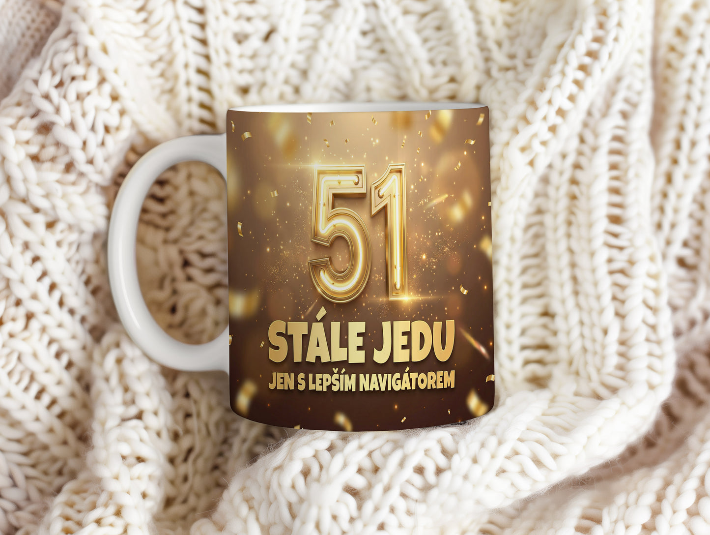 Narozeninový hrnek 51 let – STÁLE JEDU JEN S LEPŠÍM NAVIGÁTOREM