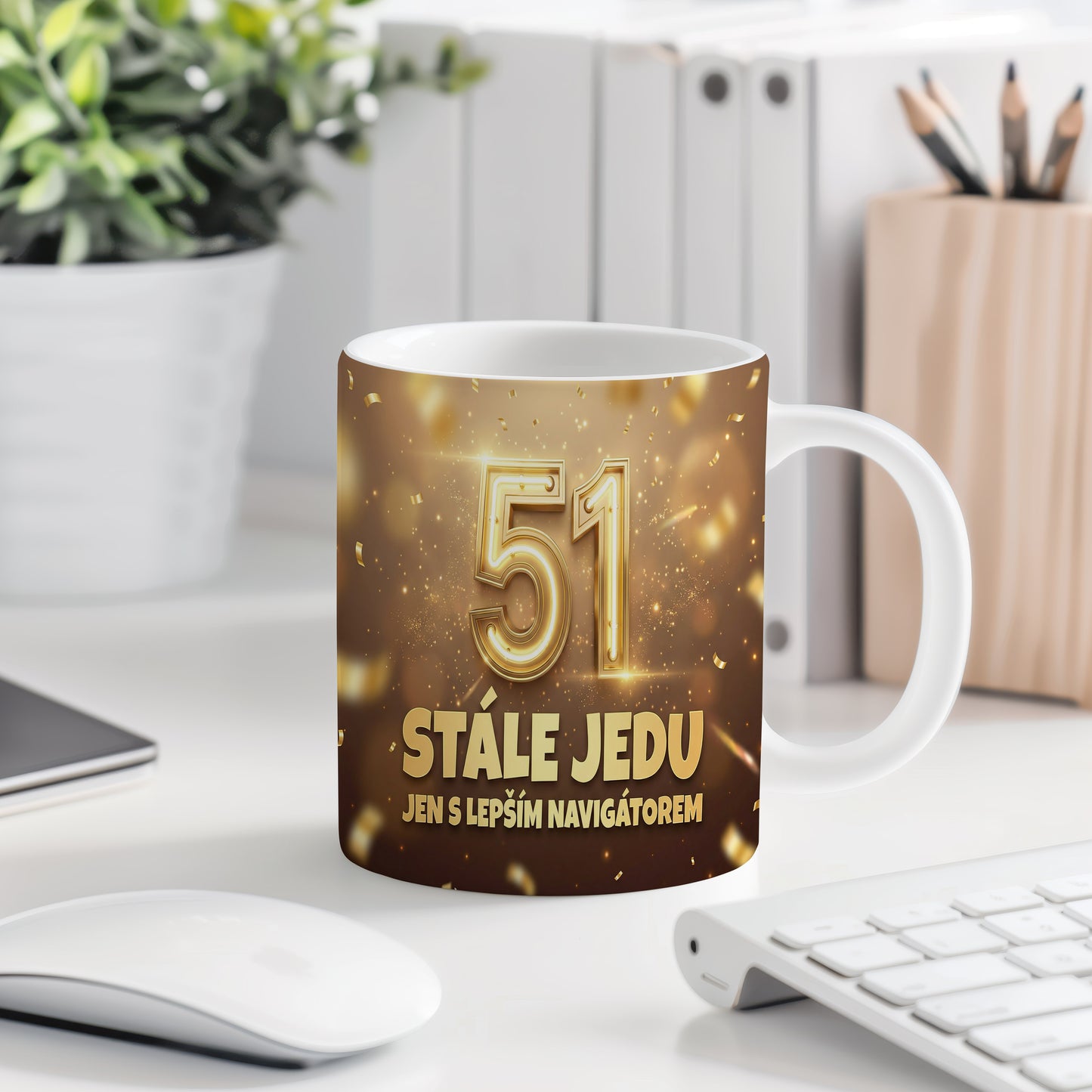 Narozeninový hrnek 51 let – STÁLE JEDU JEN S LEPŠÍM NAVIGÁTOREM
