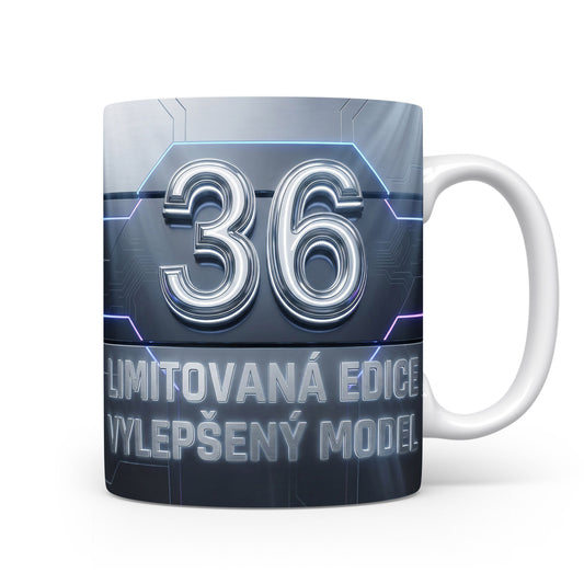 Hrnček s číslem 36 a nápisem LIMITOVANÁ EDICE VYLEPŠENÝ MODEL