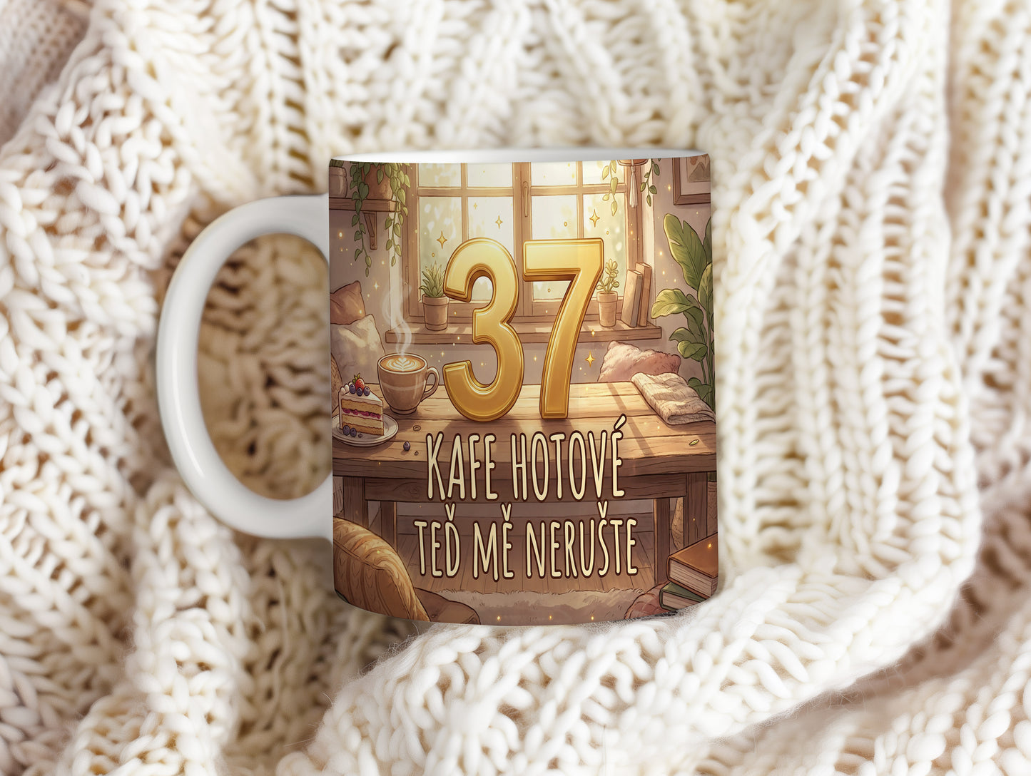 Narozeninový hrnek 37 let – KAFE HOTOVÉ TEĎ MĚ NERUŠTE