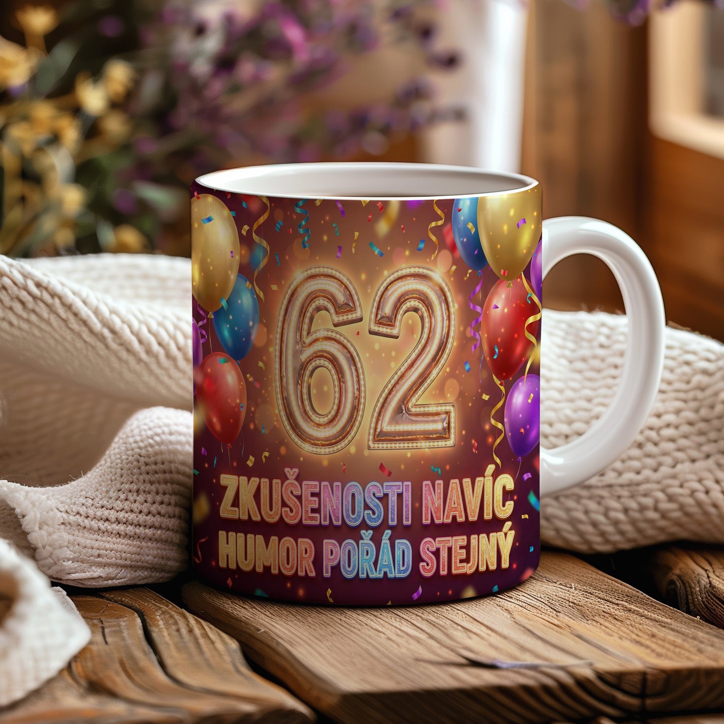 Narozeninový hrnek 62 let – ZKUŠENOSTI NAVÍC, HUMOR POŘÁD STEJNÝ