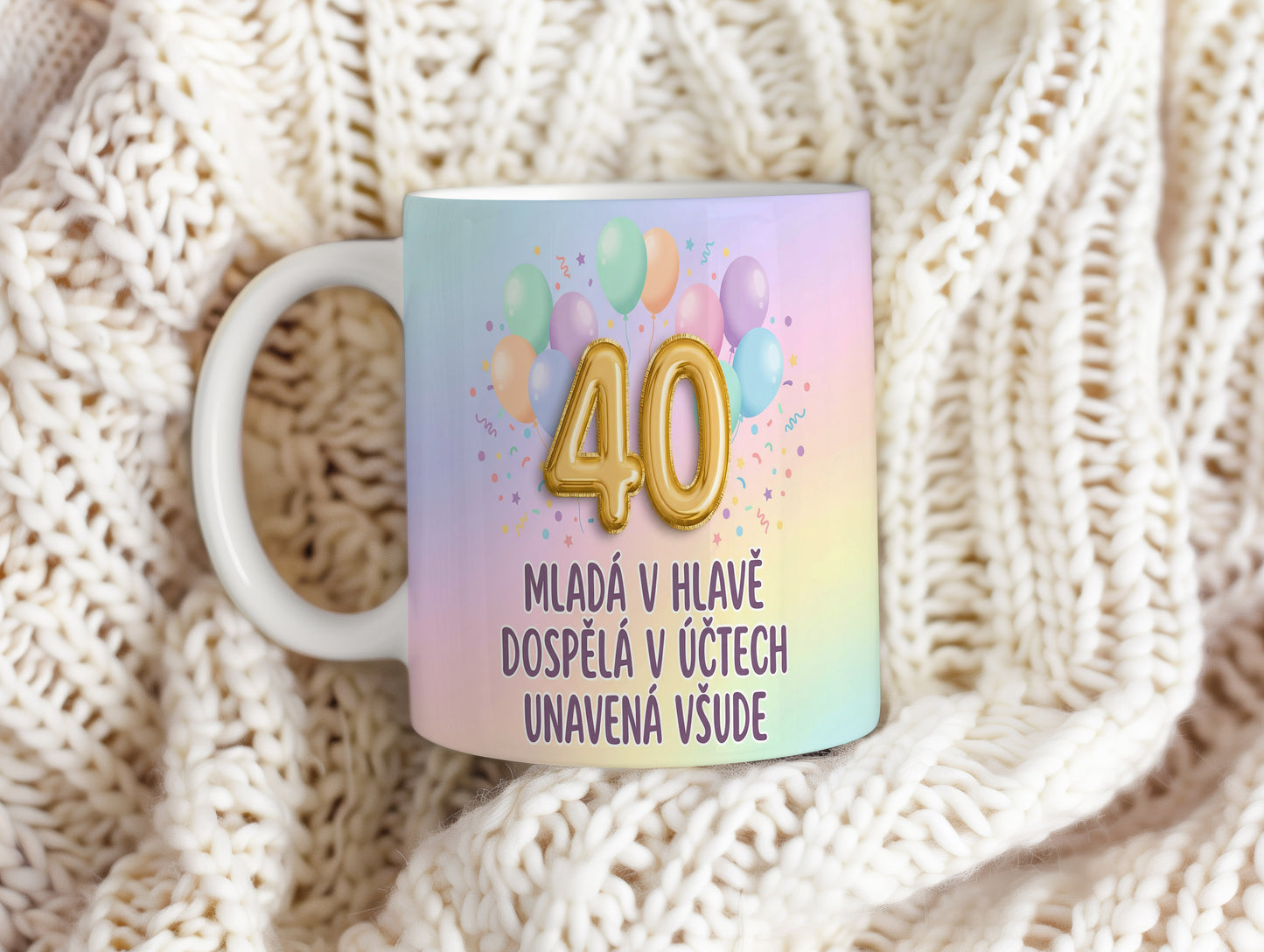 Narozeninový hrnek 40 let – MLADÁ V HLAVĚ DOSPĚLÁ V ÚČTECH UNAVENÁ VŠUDE