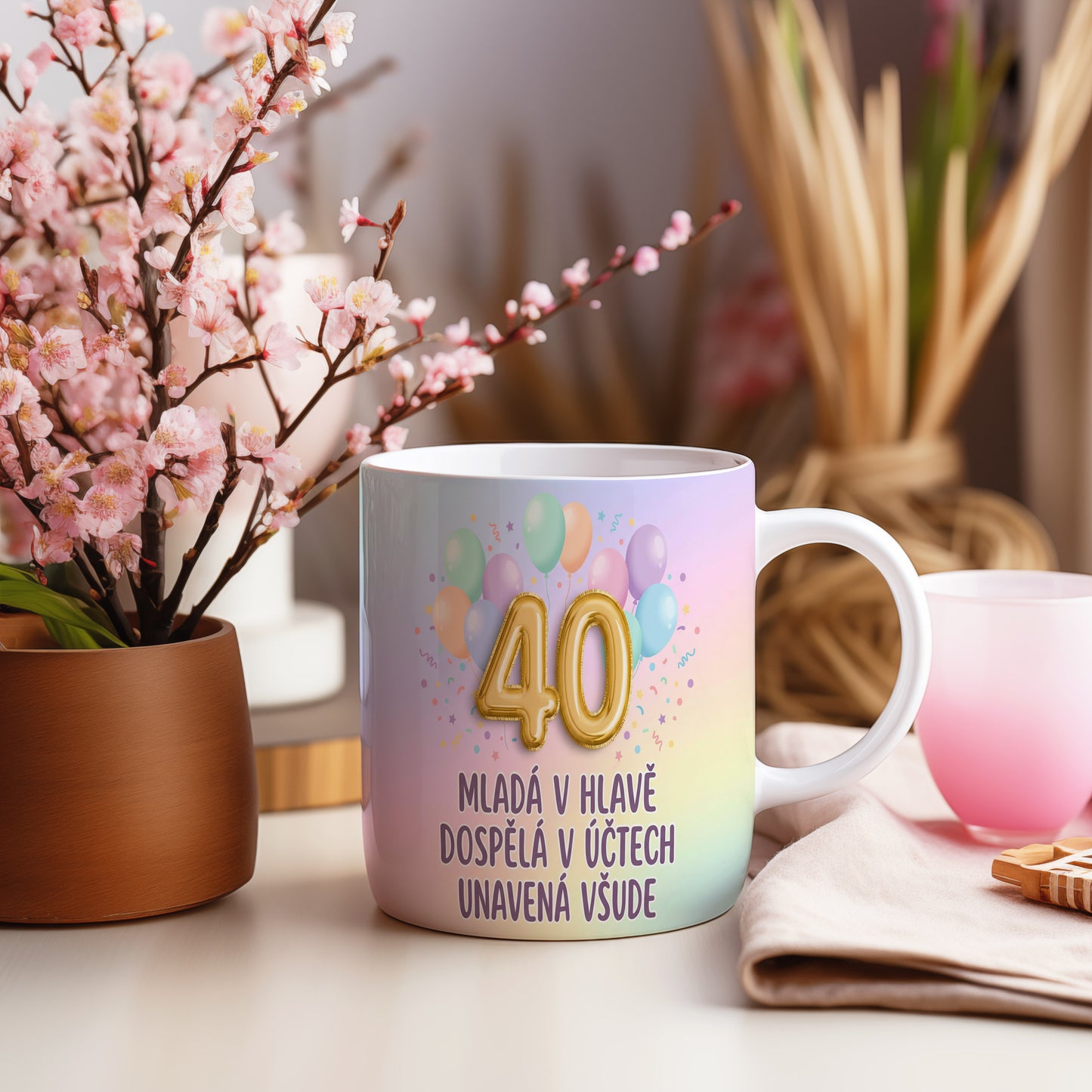 Narozeninový hrnek 40 let – MLADÁ V HLAVĚ DOSPĚLÁ V ÚČTECH UNAVENÁ VŠUDE
