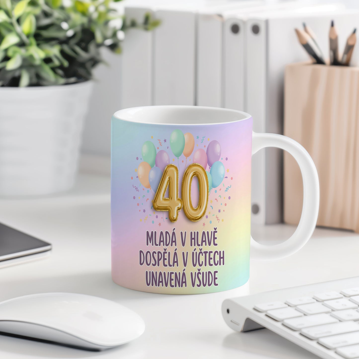 Narozeninový hrnek 40 let – MLADÁ V HLAVĚ DOSPĚLÁ V ÚČTECH UNAVENÁ VŠUDE