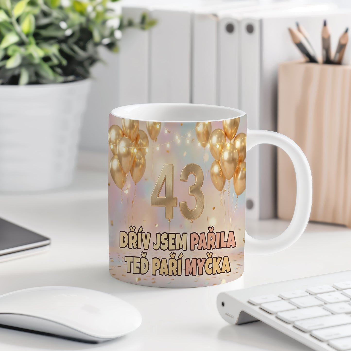 Narozeninový hrnek 43 let – DŘÍV JSEM PAŘILA, TEĎ PAŘÍ MYČKA