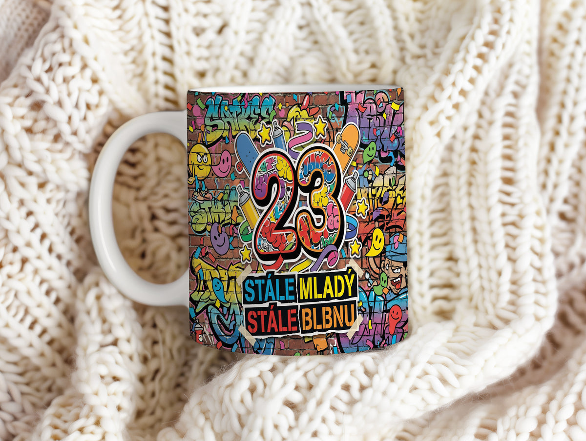 Narozeninový hrnek 23 let – STÁLE MLADÝ, STÁLE BLBNU