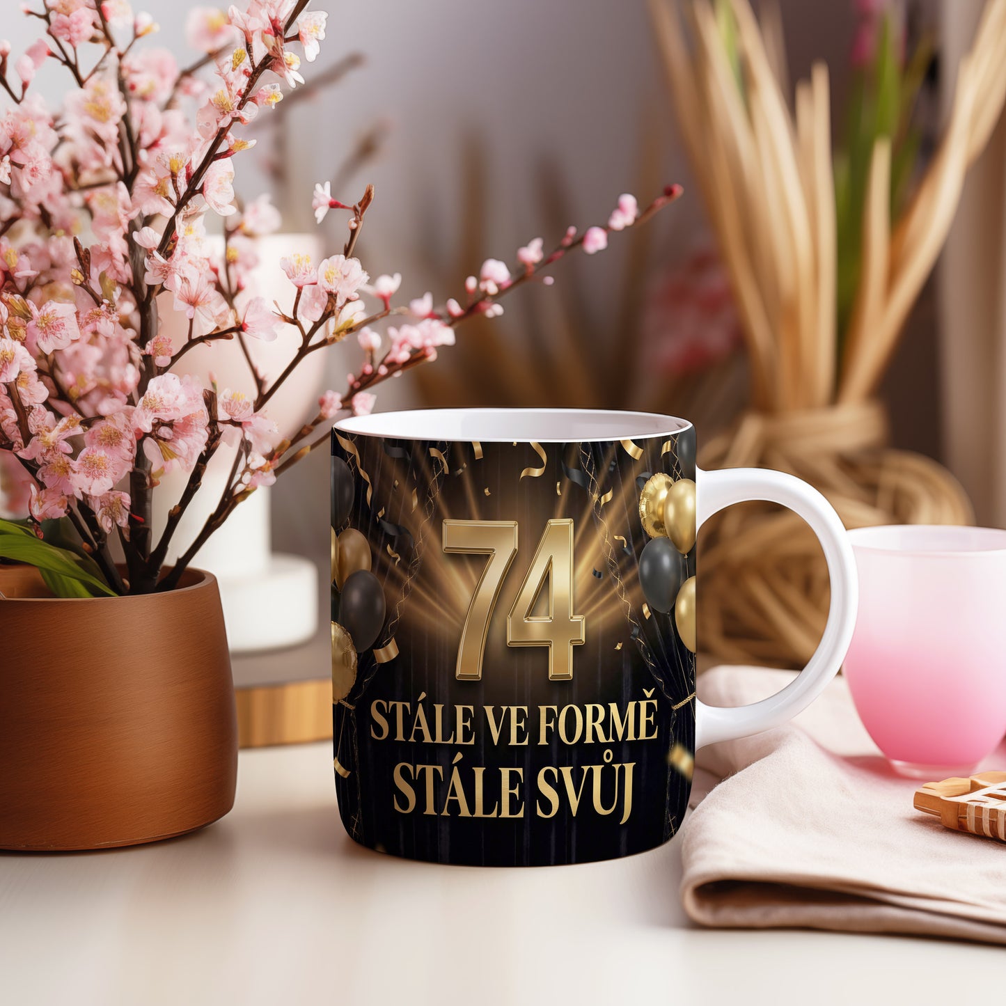 Narozeninový hrnek 74 let – STÁLE VE FORMĚ, STÁLE SVŮJ