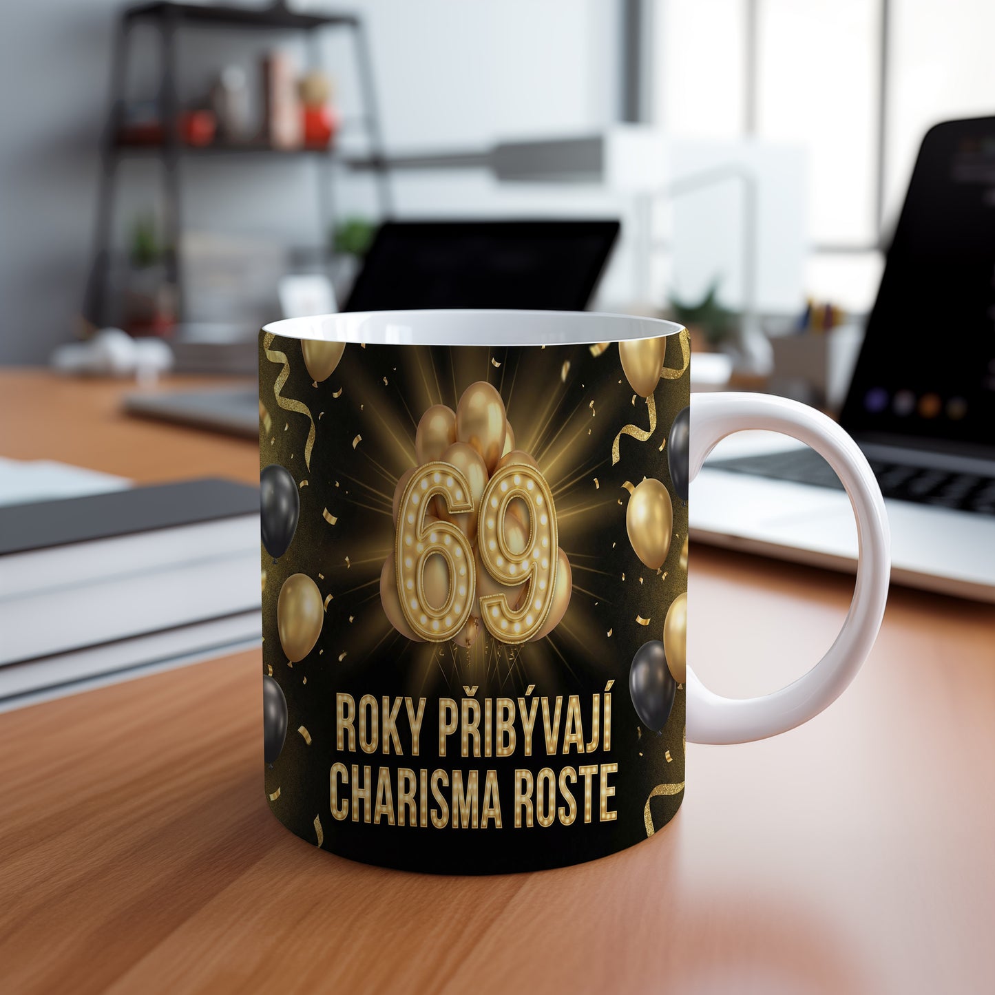Narozeninový hrnek 69 let – ROKY PŘIBÝVAJÍ, CHARISMA ROSTE