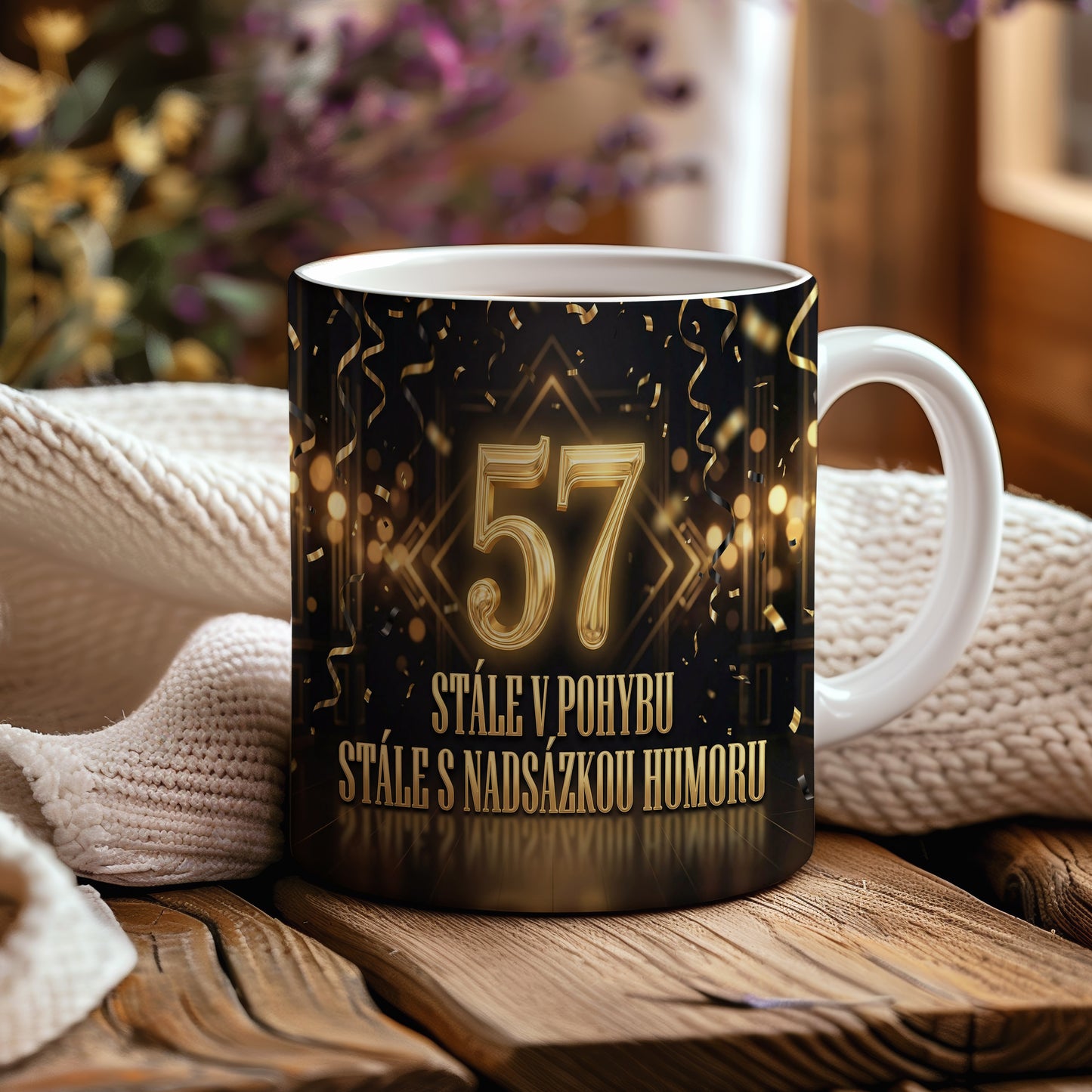 Narozeninový hrnek 57 let – STÁLE V POHYBU STÁLE S NADSÁZKOU HUMORU