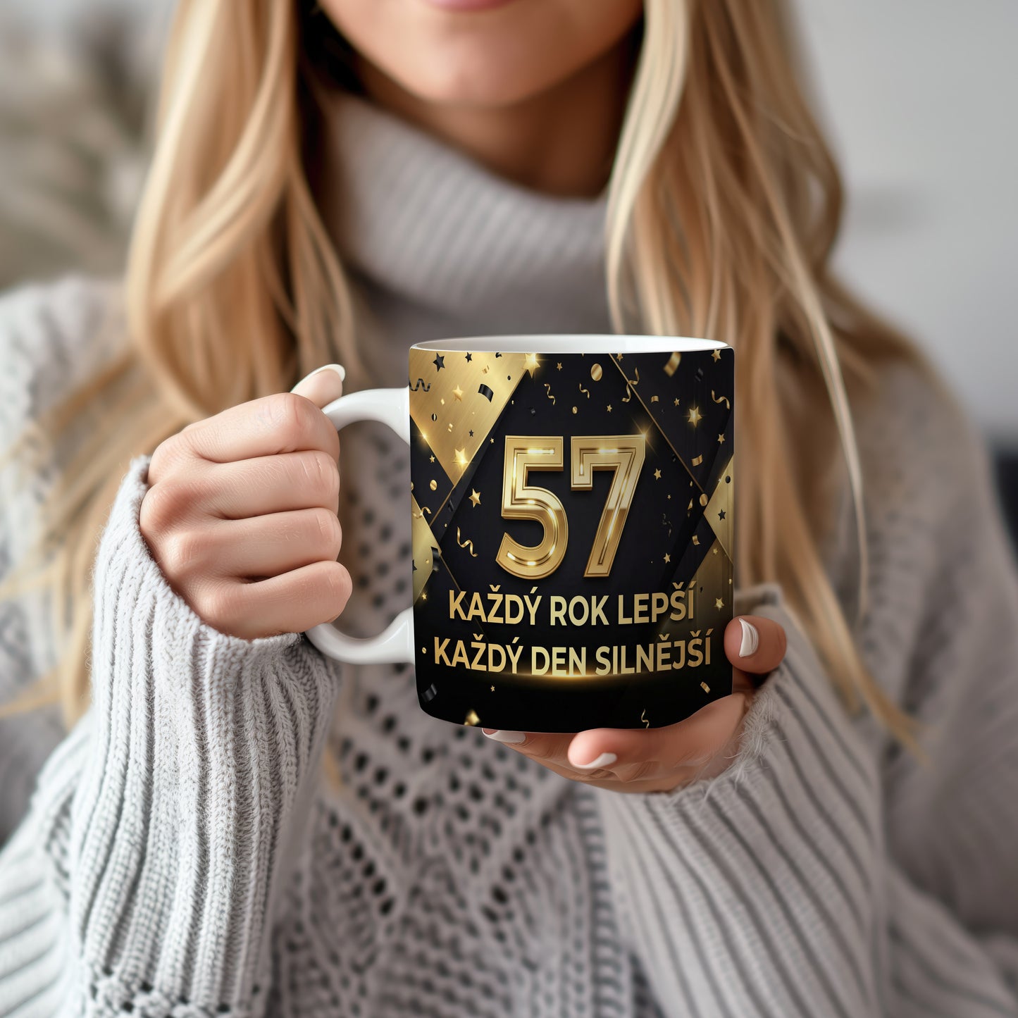 Narozeninový hrnek 57 let – KAŽDÝ ROK LEPŠÍ, KAŽDÝ DEN SILNĚJŠÍ