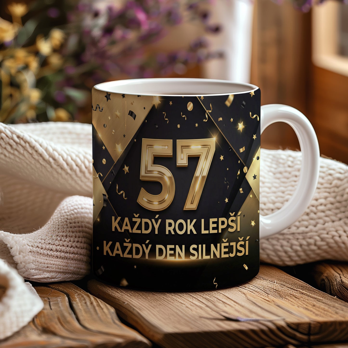 Narozeninový hrnek 57 let – KAŽDÝ ROK LEPŠÍ, KAŽDÝ DEN SILNĚJŠÍ