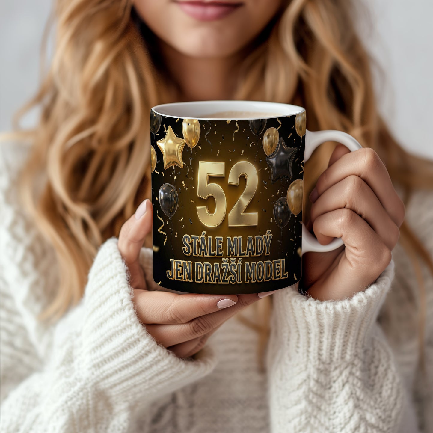 Narozeninový hrnek 52 let – STÁLE MLADÝ JEN DRAŽŠÍ MODEL