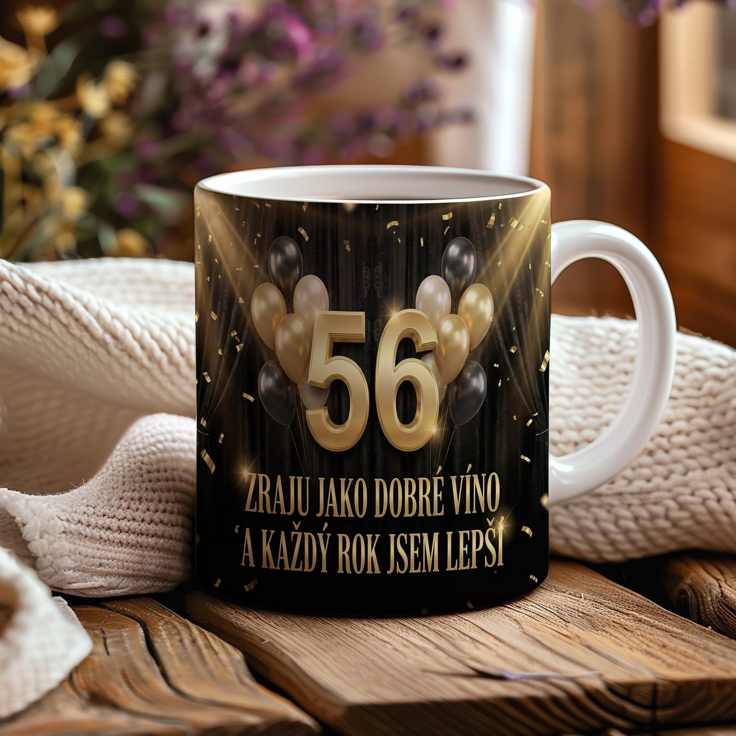 Narozeninový hrnek 56 let – ZRAJU JAKO DOBRÉ VÍNO A KAŽDÝ ROK JSEM LEPŠÍ