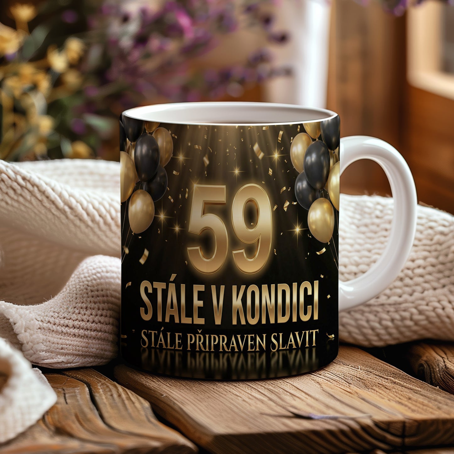 Narozeninový hrnek 59 let – STÁLE V KONDICI, STÁLE PŘIPRAVEN SLAVIT